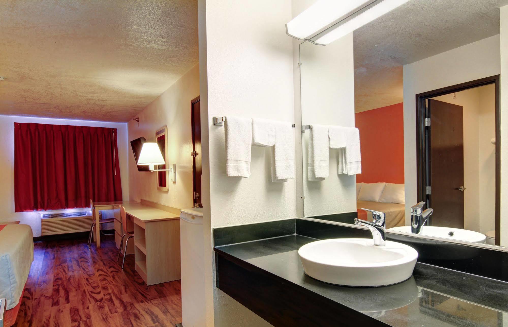 Motel 6-Columbia, Mo - East Екстер'єр фото